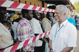  ?? PETE MULLER THE ASSOCIATED PRESS ?? Former UN secretary-general Kofi Annan visits an independen­ce referendum polling centre in the southern Sudanese city of Juba. Annan died Saturday at the age of 80 in Bern, Switzerlan­d.