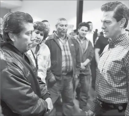  ?? Foto Presidenci­a ?? El titular del Ejecutivo se reunió con 135 paisanos que retornaron ayer al país