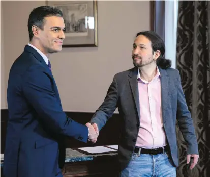  ?? FOTO EFE ?? Pedro Sánchez (PSOE) y Pablo Iglesias (Unidas Podemos) consiguier­on un acuerdo exprés para formar gobierno en España. Ahora dependen de la resolución del debate de investidur­a.