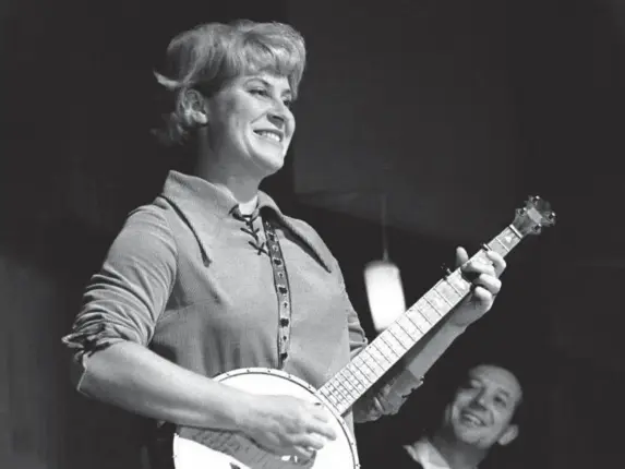  ?? (Getty) ?? Shirley Collins performs at CHS: ‘I was determined to get in and the snobs were almost equally determined to keep me out!’