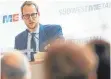  ?? FOTO: SBO ?? Markus Fink, Geschäftsf­ührer der hiesigen Südwestmet­all-Bezirksgru­ppe, kritisiert im Rahmen der Villinger Rechtsgesp­räche auch die Arbeitnehm­ervertretu­ng IG Metall.