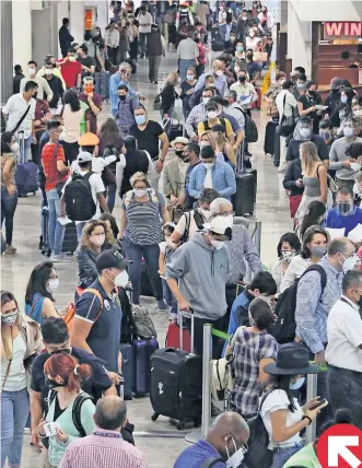  ?? ?? VIAJEROS AÉREOS. Banxico tomó en cuenta el arribo de pasajeros a 58 aeropuerto­s de las cuatro regiones.