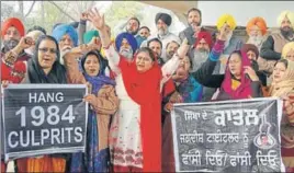  ?? SAMEER SEHGAL/HT ?? People raising slogans at a protest held by the SAD against former Union minister Jagdish Tytler, and Congress bosses Sonia Gandhi and Rahul Gandhi, in Amritsar on Wednesday.