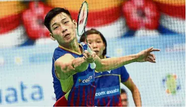  ?? — Bernama ?? Too easy: Mixed doubles pair Chan Peng Soon (left) and Chow Mei Kuan in action against Muhd Syawal Mohd Ismail-Desiree Siow Hao Shan at the National Championsh­ips yesterday. Peng Soon-Mei Kuan won 21-10, 21-10.