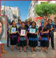  ??  ?? Los indígenas reclamaron que Velasco se haya ido sin resolver su situación de desplazami­ento y pidieron a López Obrador incluirlos en su proyecto de transforma­ción.