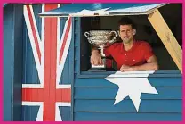  ??  ?? 佐科维治夺冠后第2天­来到布赖顿海滩的彩虹­小屋为自己与奖杯合照­留念。（法新社照片）