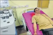  ?? HT PHOTO ?? ■
A policeman donating plasma at Kalpana Chawla Government Medical College in Karnal.