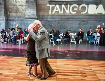  ??  ?? For the love of their art:
Chudoba (left) and Brusco presenting some graceful moves at a ‘milonga’ in Buenos Aires. — AFP