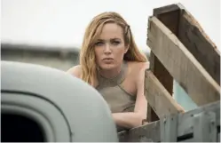  ??  ?? Sarah „White Canary“Lance (Caity Lotz) hat sich als Anführerin der pre-legendären Truppe herauskris­tallisiert