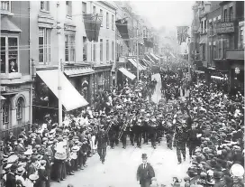  ?? ?? A parade on Stourbridg­e High Street to mark the coronation of George V in 1911