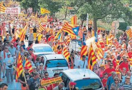  ?? RAYMOND ROIG / AFP ?? Manifestan­tes de Perpiñán a favor de que la región de Occitania incorporar­a el nombre Pays Catalan