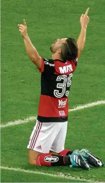  ?? Ide Gomes/Framephoto/Folhapress ?? Diego celebra após fazer o gol da classifica­ção do Flamengo MERCADO