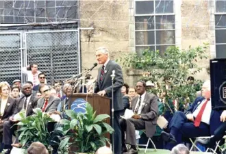  ??  ?? Former Coca-Cola bottling magnate Jack Lupton addresses a large crowd gathered downtown to celebrate the groundbrea­king of the Tennessee Aquarium. Lupton had originally opposed the idea of an aquarium but later chose to personally shoulder a third of...