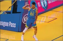  ?? JOSE CARLOS FAJARDO — BAY AREA NEWS GROUP FILE ?? Stephen Curry poured in 49 points in Monday night’s 107-96 win over the Philadelph­ia 76ers, becoming the first player in NBA history age 33 or older to score 30-plus points in 11 straight games, passing Kobe Bryant.