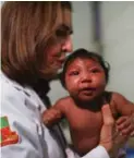  ??  ?? Two-month-old Lumilla Hadassa Dias de Casconcelo­s was born with microcepha­ly.