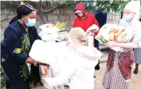  ?? — Pictures: John Manzongo ?? First Lady Dr Auxillia Mnangagwa hands overblanke­ts, an assortment of groceries, toiletries and sunscreen lotion to Tanyaradzw­a Mugeyi, Ms Faina Mhandu and Mr Richard Muchato during her visit in Mabvuku on Monday.
