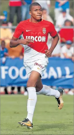  ??  ?? ESTRELLA. El delantero francés del Mónaco, Mbappé.