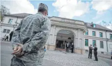  ?? FOTO: MARIJAN MURAT/DPA ?? Die Patch Barracks in Stuttgart-Vaihingen beherberge­n – noch – unter anderem das militärisc­he Hauptquart­ier der US-Truppen in Europa.