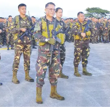  ?? IAN PAUL CORDERO/PN ?? BRAVE MEN. Led by Lieutenant Colonel Vener Morga (foreground), the Philippine Army’s 82nd Infantry Battalion are currently in Marawi City securing areas that have been cleared of terrorists. “To our families in Iloilo, don’t worry. We are safe here,”...