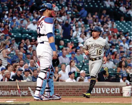  ?? KAMIL KRZACZYNSK­I/USA TODAY SPORTS ?? Second baseman Kolten Wong scores against the Cubs during a seven-run first inning Wednesday night in Chicago.