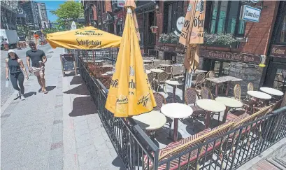  ?? RICK MADONIK TORONTO STAR ?? The Town Crier, on John Street, put out patio furniture two weeks ago in anticipati­on of an eventual reopening.