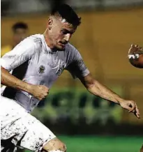  ?? Santos FC/Divulgação ?? Gabriel Calabres marcou o terceiro gol santista sobre o Figueirens­e, fechando o placar com vitória