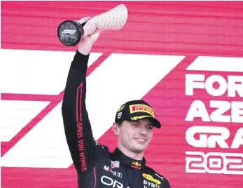  ?? ?? Max Verstappen logró su quinta victoria de la temporada y aumentó su ventaja como líder del campeonato con su triunfo en Azerbaiyán.