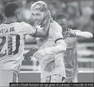  ?? ?? Lojtarët e Realit festojnë një nga golat në suksesin 1-4 kundër Al-ahlit