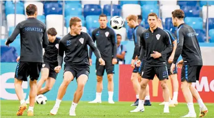  ??  ?? Los jugadores de Croacia ultimaron detalles para el partido de hoy