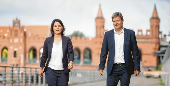  ?? Foto: Kay Nietfeld, dpa ?? Wer tritt als Spitzenkan­didat der Grünen an? Annalena Baerbock oder Peter Habeck. Am Montag soll das Duell entschiede­n sein.