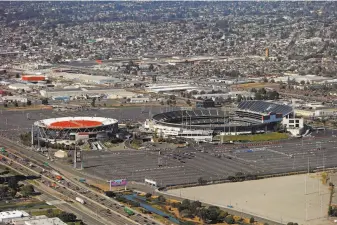  ?? Scott Strazzante / The Chronicle 2016 ?? Oakland voters’ feelings on the current Coliseum site vary with the wording of poll questions.