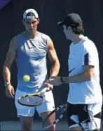  ??  ?? Nadal, con Moyá ayer en Melbourne.