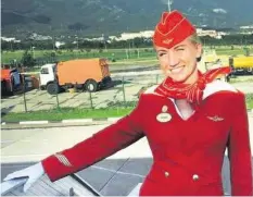  ?? FACEBOOK ?? Flugbeglei­terin Tatyana Kasatkina bewahrte einen klaren Kopf.