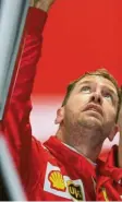  ?? Foto: dpa ?? Der Blick geht nach oben: Sebastian Vettel in Japan.