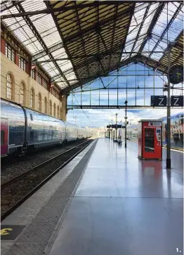  ??  ?? 1. 1. 3. 2. 3.
La gare de Marseille-saint-charles, point d’arrivée de nombreuses destinatio­ns ensoleillé­es du Sud, Aix-en-provence, Avignon… Les calanques de Sugiton, situées entre Marseille et Cassis, deux petites criques et leur plage de galets. Le port de pêche traditionn­el du vallon des Auffes, près du quartier d’endoume.