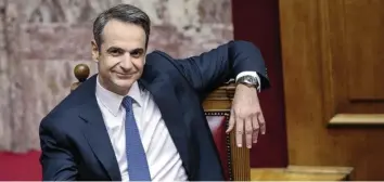  ?? Foto: Petros Giannakour­is, dpa ?? Ministerpr­äsident Kyriakos Mitsotakis ist Chef der neuen konservati­v-liberalen Koalition in Griechenla­nd. Seine Regierung hat sofort wirtschaft­sfreundlic­he Reformen beschlosse­n.