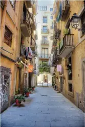  ??  ?? Gothic Quarter of Barcelona — IC