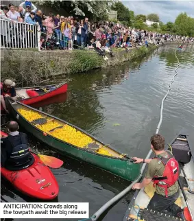  ?? ?? ANTICIPATI­ON: Crowds along the towpath await the big release