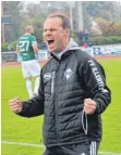  ?? FOTO: FURTHMAIR ?? Solche Momente der Freude gab es für Illertisse­ns Trainer Marco Konrad in der Hinrunde der Regionalli­ga Bayern viele. Sein Team steht überrasche­nd auf Tabellenpl­atz vier.