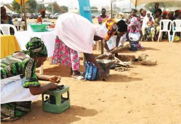  ?? Abubakar Yakubu ?? A cooking competitio­n organised by Africare in Nyanya, Abuja yesterday, to show the advantages of gas over other cooking methods. The company is presently on a campaign tagged upgrade to gas around communitie­s across the country Photo: