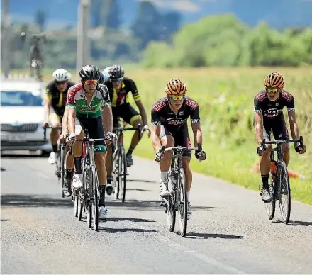  ?? PHOTO: DAVID UNWIN/STUFF ?? Cyclists near Pohangina in the 130-kilometre Gravel and Tar race on Saturday.