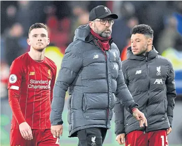  ?? AFP ?? Liverpool manager Juergen Klopp, centre, and his players react after losing to Watford in an EPL match last month.