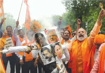  ?? — BIPLAB BANERJEE ?? United Hindu Front activists raise slogans during a protest in New Delhi on Sunday against the settlement of Rohingyas in India.
