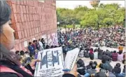  ?? SANJEEV VERMA/HT PHOTO ?? Students attend an open lecture on the JNU campus in New Delhi on Saturday.