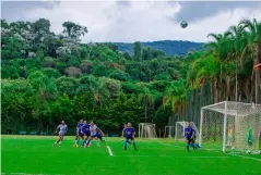  ??  ?? Campo de futebol do Oscar Inn (SP)