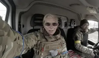  ?? ?? Yuliia Paievska, known as Taira, and her driver Serhiy sit in a vehicle in Mariupol, Ukraine on March 9, 2022.