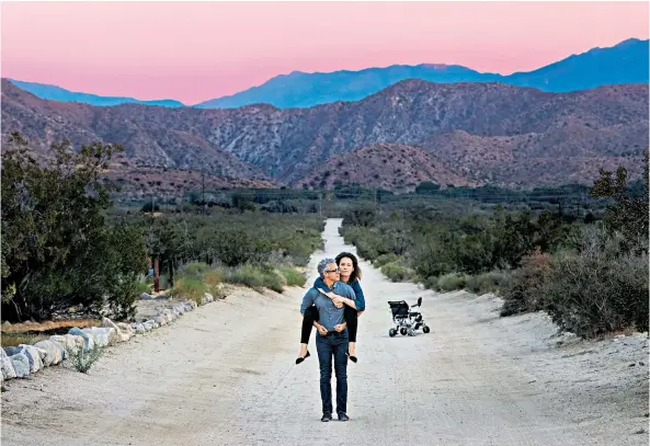  ??  ?? Road to recovery: Jennifer Brea with husband Omar Wasow in her documentar­y film Unrest