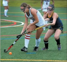  ?? GENE WALSH — DIGITAL FIRST MEDIA ?? Plymouth Whitemarsh’s Meghan DiGiacomo runs with the ball as Wissahicko­n’s Sarah Campbell defends Tuesday.