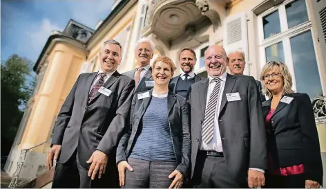  ?? FOTO:RM ?? Gremiums-Mitglieder mit OB: Roman Milczarek, Ludwig Schmidt, Nathalie Kühn, Uwe Richrath, Heribert Gierlichs, Heinz Bahnmüller und Eva Babatz (v.l.).
