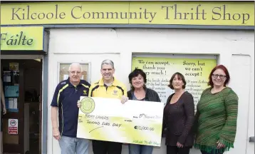  ??  ?? Brian and Donal O’Mahoney accept a cheque from Valerie McGlynn, Lynda Ryan and Katrin Krueger.